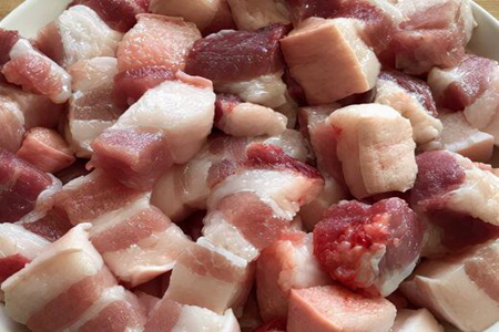 红烧肉怎么做简单又好吃？红烧肉的家常做法肥而不腻入口即化
