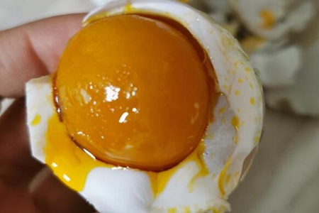 咸鸭蛋怎么腌制才出油好吃？咸鸭蛋的腌制方法