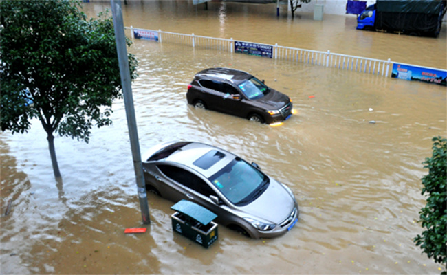 车被水淹了怎么办  车被水淹了能全赔吗 