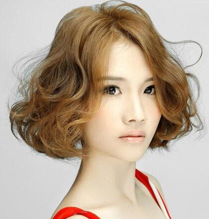 圆脸头发少适合的韩式内扣短卷波波头发型
