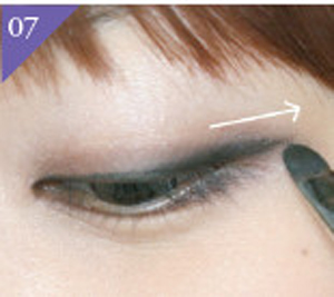 初学化妆怎样画眼妆，分享眼妆的画法步骤图解