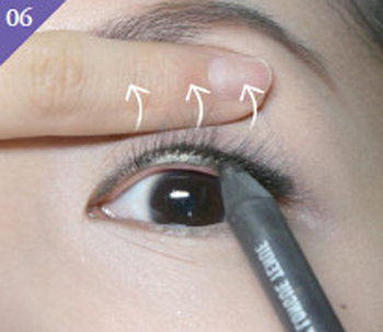 用眼线笔怎么画好看眼线图解