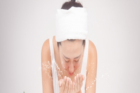 关于洗脸的知识有哪些？怎么做到正确洗脸