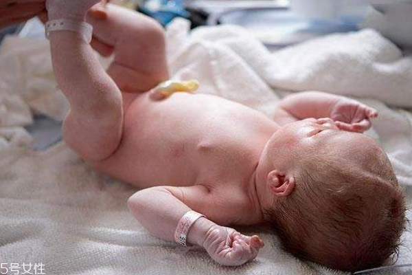 新妈妈必知：新生儿脐带如何护理 新妈妈必知：新生儿脐带怎样护理