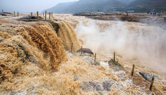 黄河颂在语言上有什么特点 黄河颂的特点是什么 