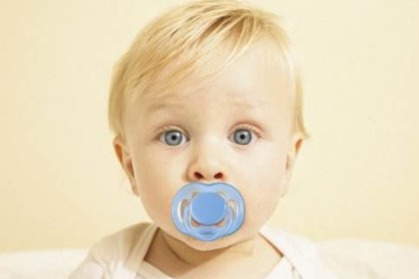 宝宝用安抚奶嘴到底好不好 婴儿用安抚奶嘴到底好不好