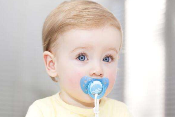 宝宝用安抚奶嘴到底好不好 婴儿用安抚奶嘴到底好不好