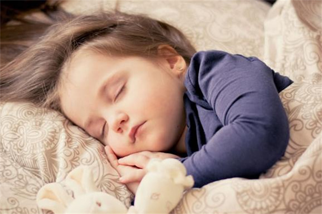 为什么要尽早培养孩子自己睡觉 