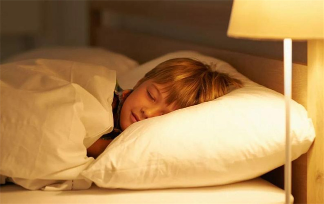 为什么要尽早培养孩子自己睡觉 