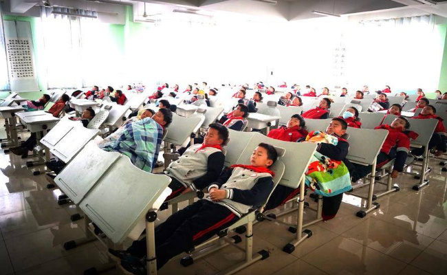 杭州探索全国首个“午休躺睡”规范，有何意义 