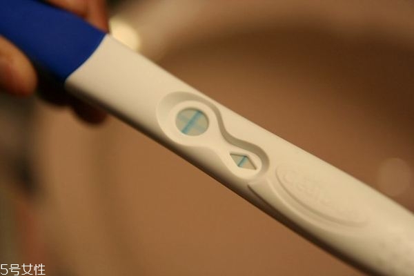 女性怀孕时验孕棒怎么用