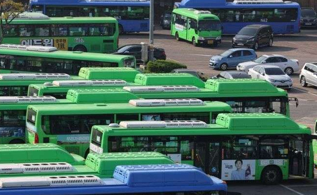 韩国首尔97.6%公交车停运，发生了什么 