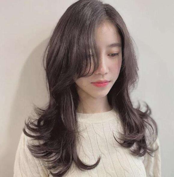 韩式烫发女中长图片