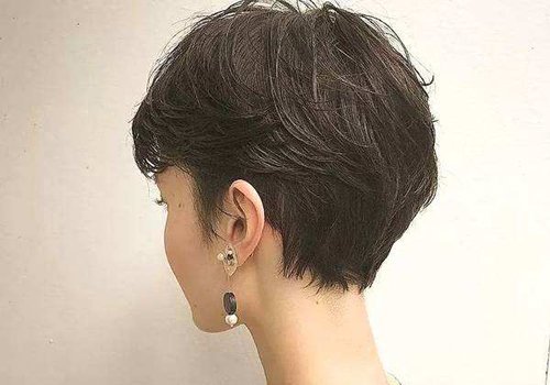 喜欢戴大耳环也要用能衬脸小的短发 适合大耳环的女生短发精品集